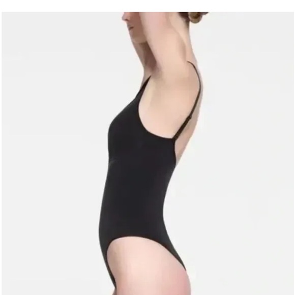 SKIMS *NWOB Seamless Sculpt Zip Front Bodysuit | Onyx - Picture 9 of 10